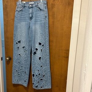 401. Nina Rossi Women’s Light Blue Embroidered Floral Cutout Jeans